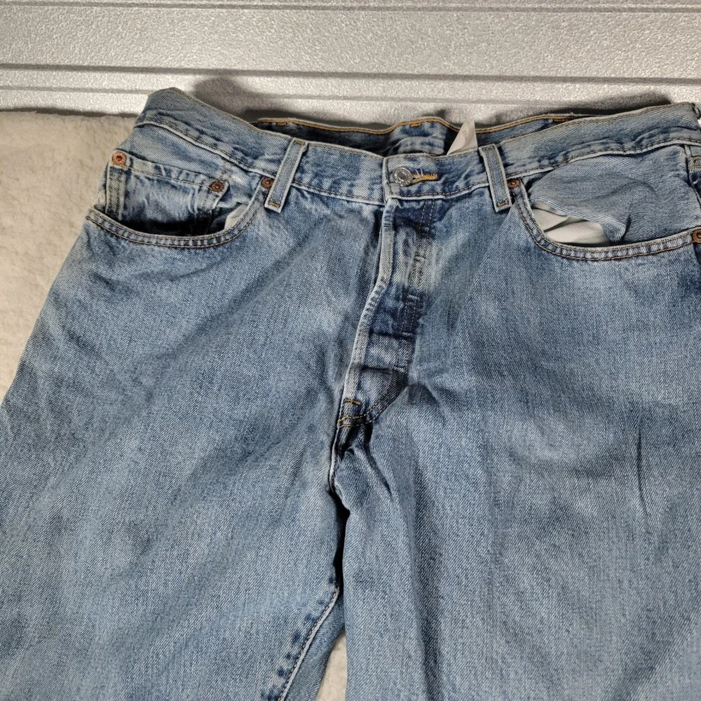 Levi's 501 Jeans Mens‎ 36x30 Light Wash Blue Straight Leg Button Fly Denim